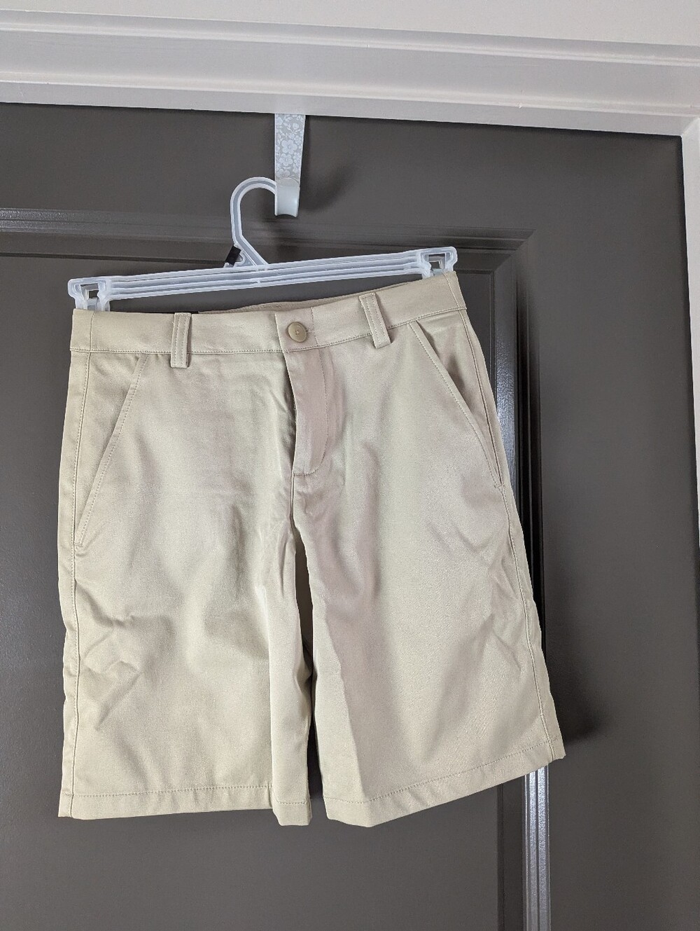 Under Armour Boys Youth Medium Shorts Chicos Khaki Beige Golf